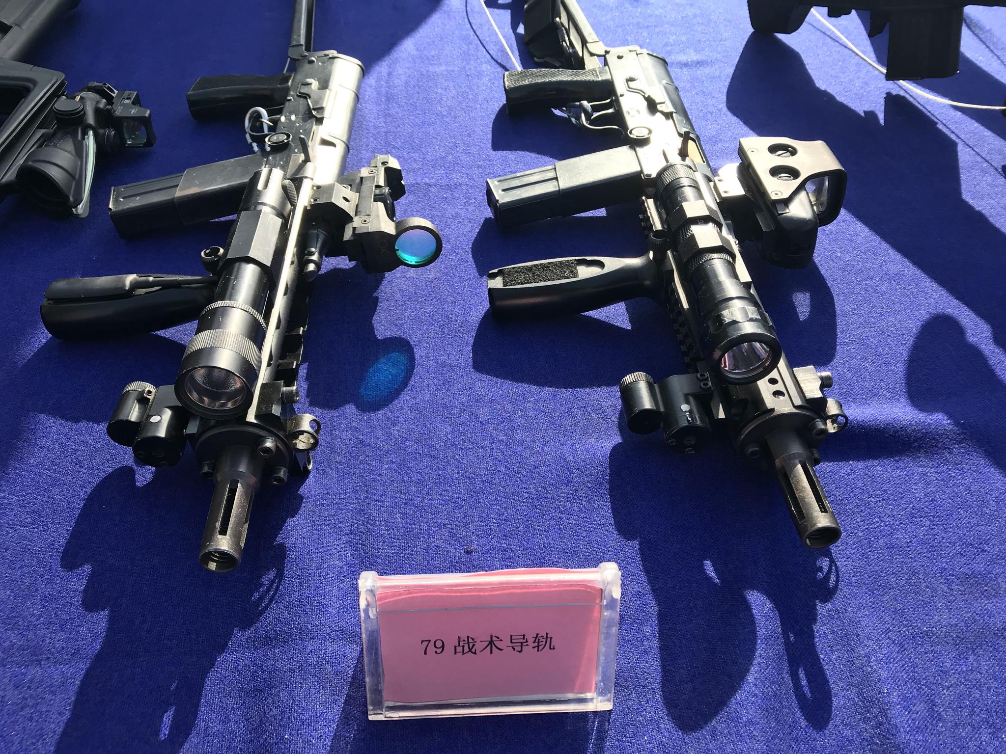 110宣传日公安特警展示武器装备