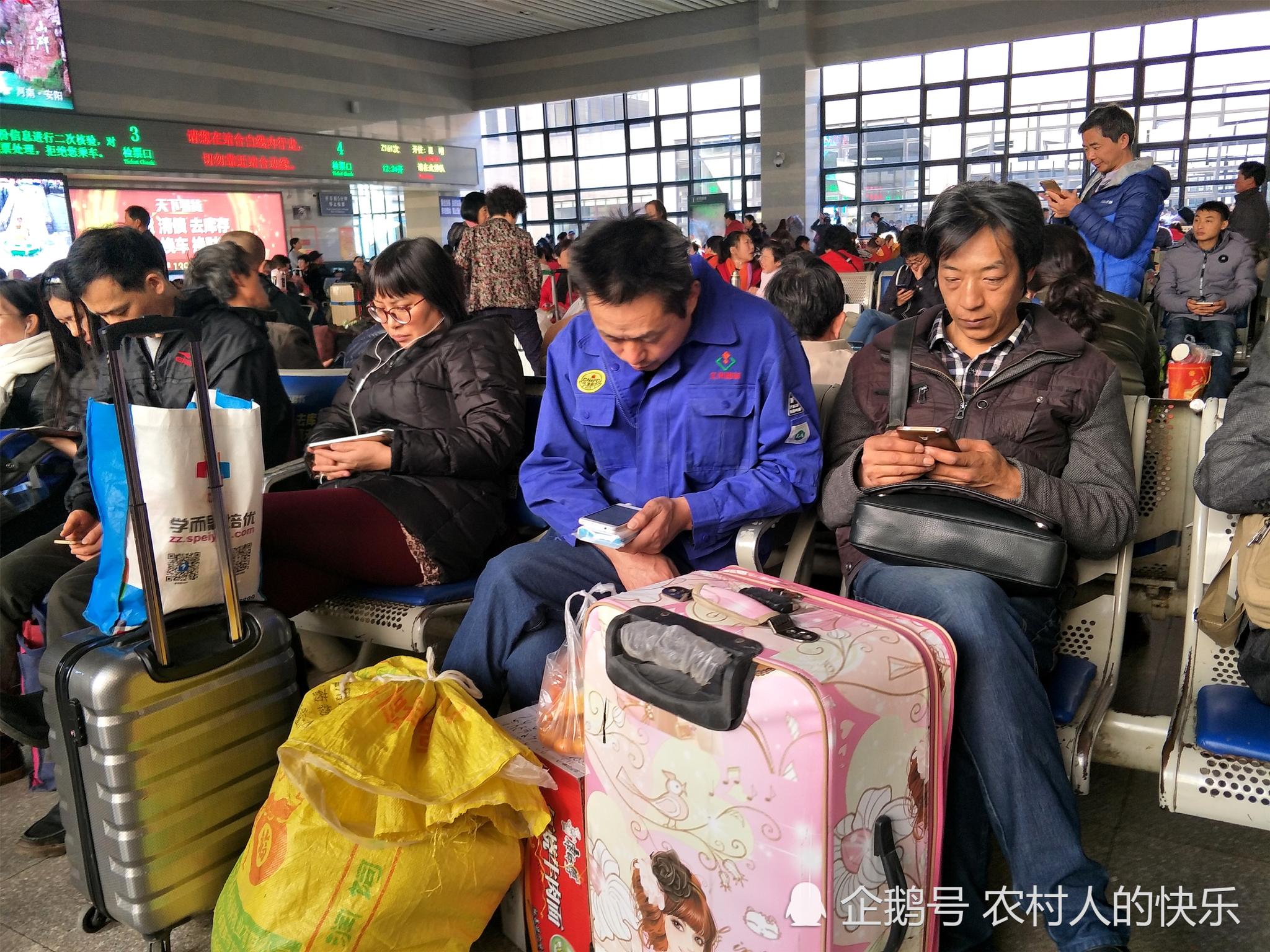 8张民工返乡图,有的人看完泪奔了,有的人看完羡慕了