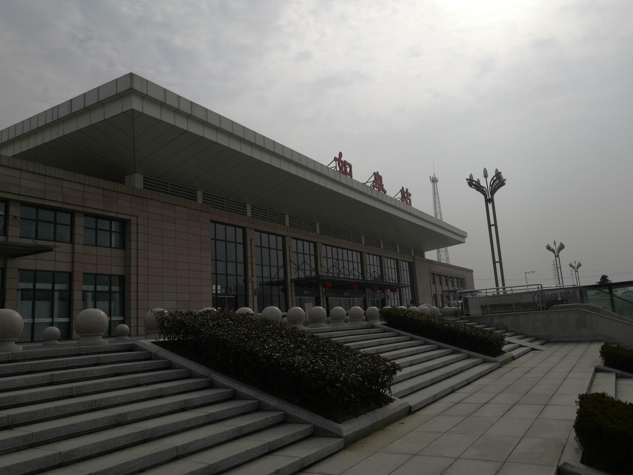 如皋市区乘着104公交车去火车站,很方便快捷