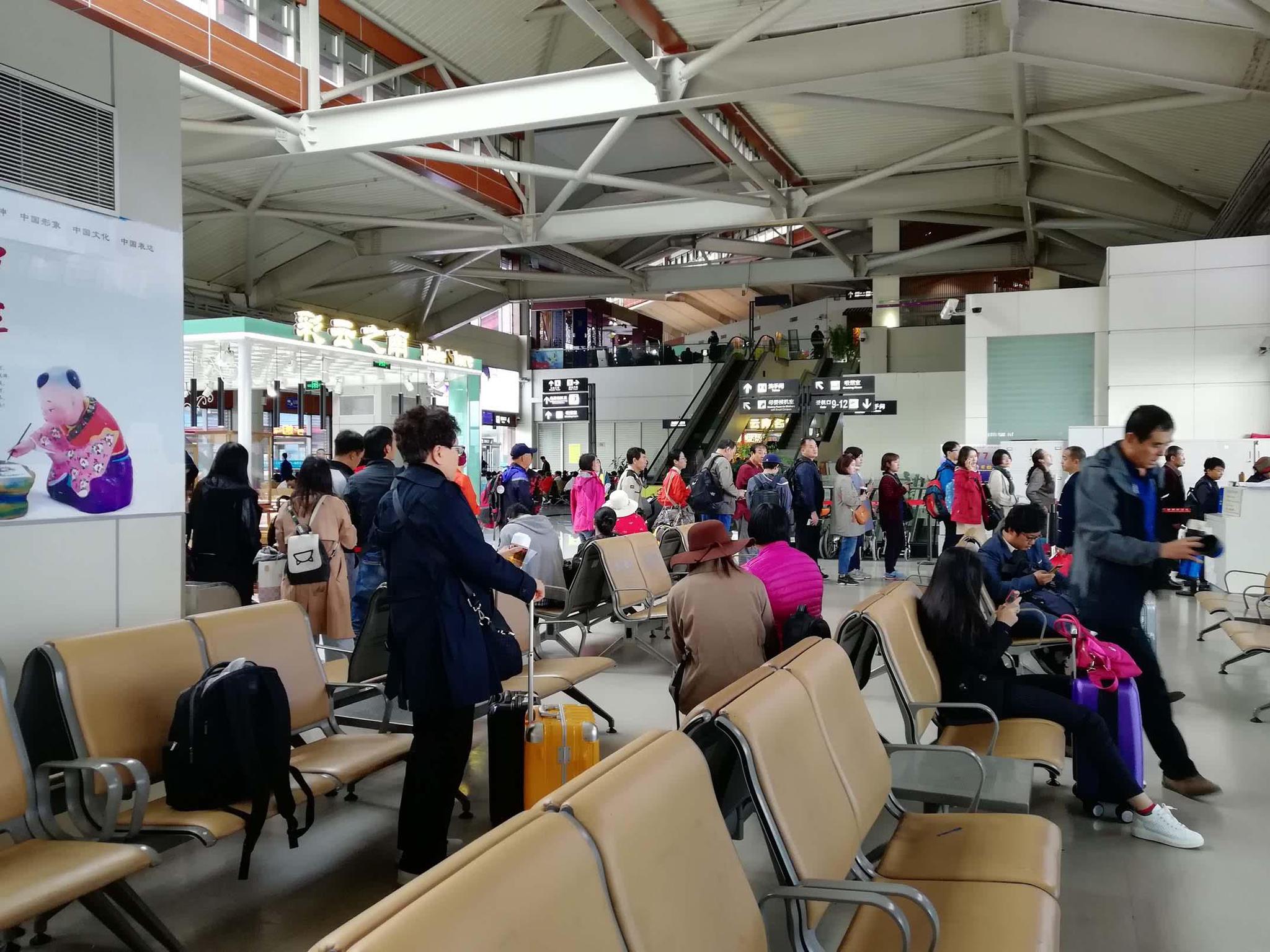 丽江三义机场吃饭2人消费78元,网友却说假的