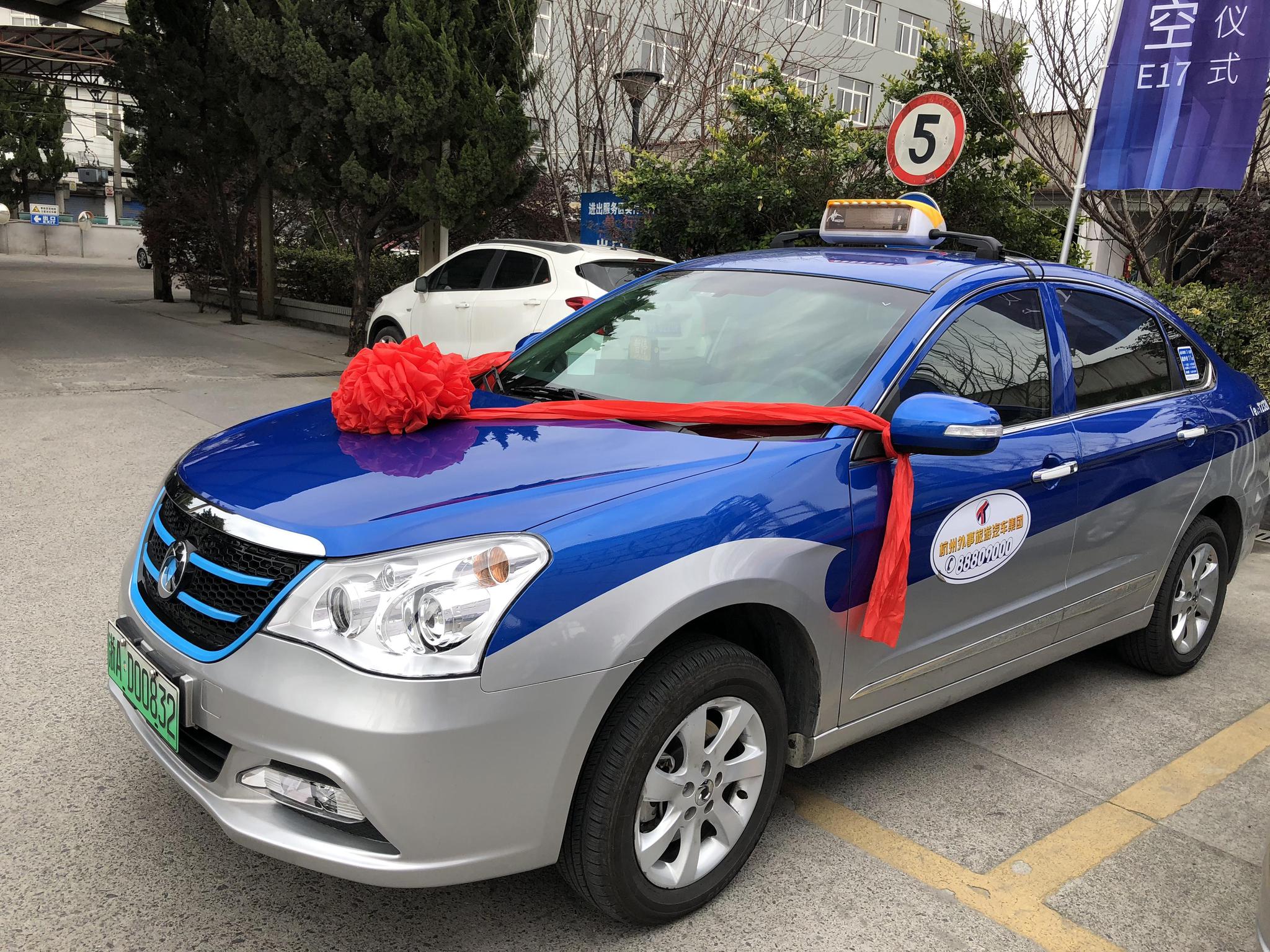 今年首批新能源出租车就要上路啦!杭州增添蓝色风景线!