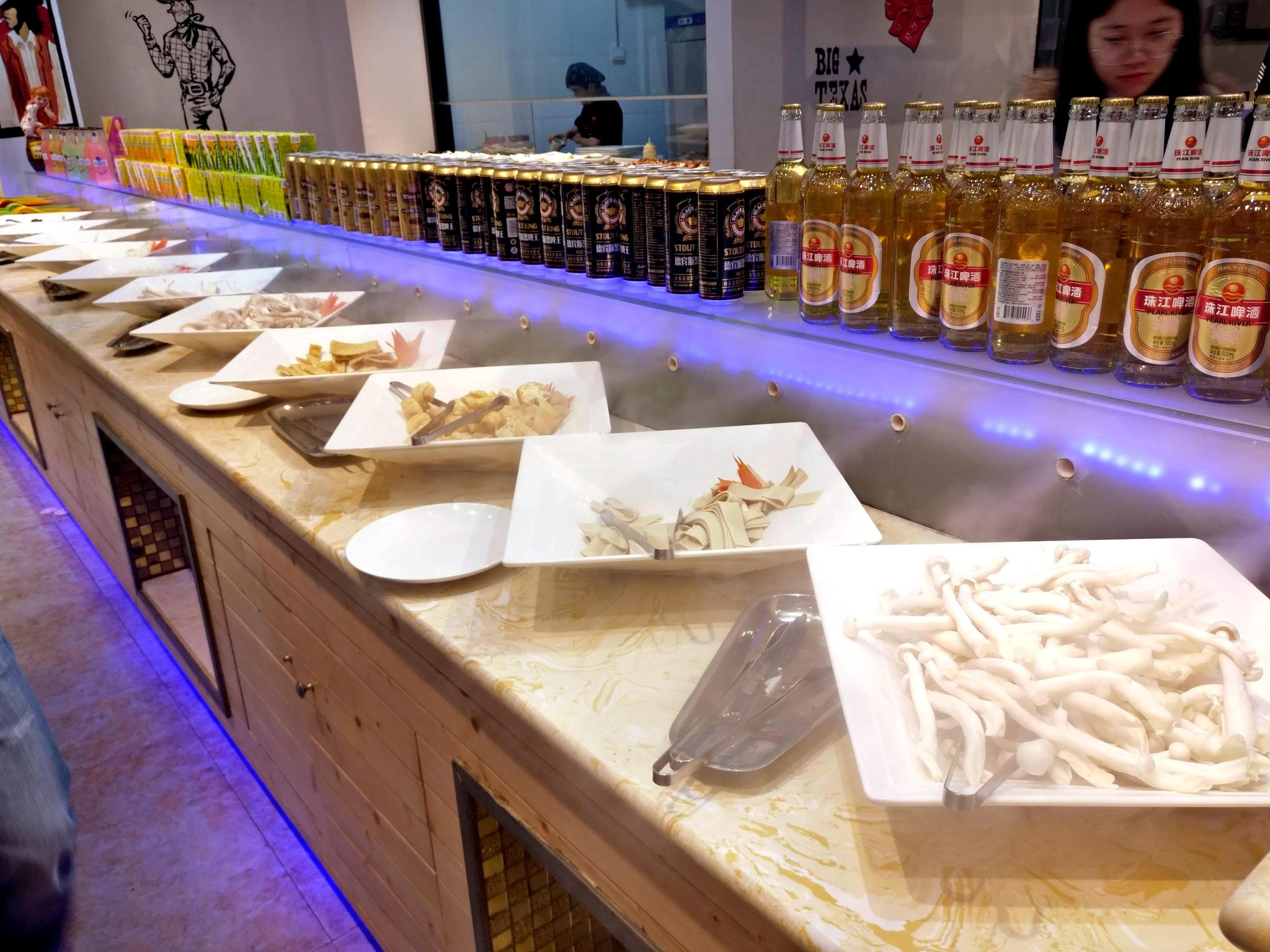 老公请吃自助餐品种太多吃到扶墙出来才花了130元太值了