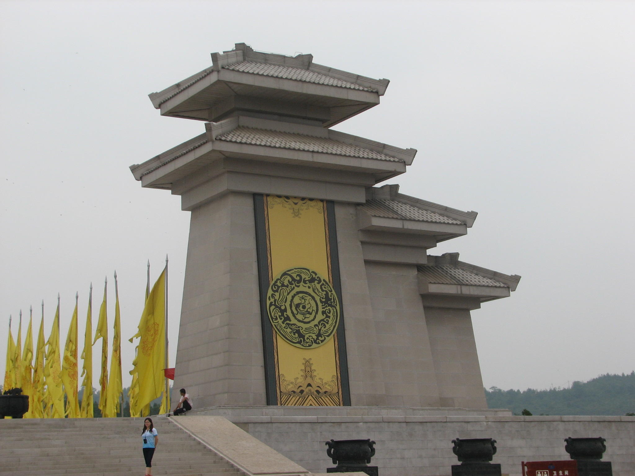 他是我们的祖先这么多年过去依旧没人敢动他的陵墓