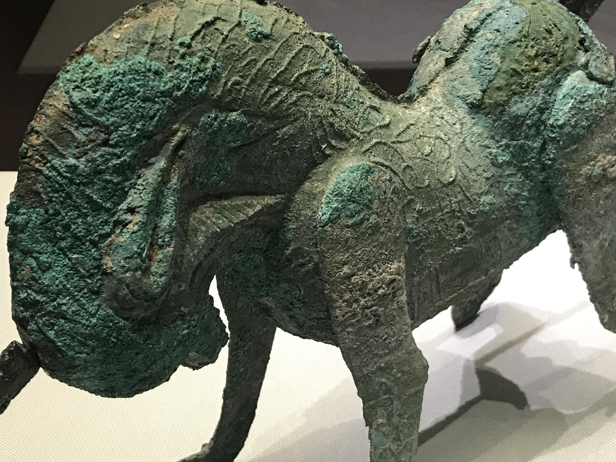 邂逅青铜独角兽手机拍了几张屁股的特写东汉晚期通高24