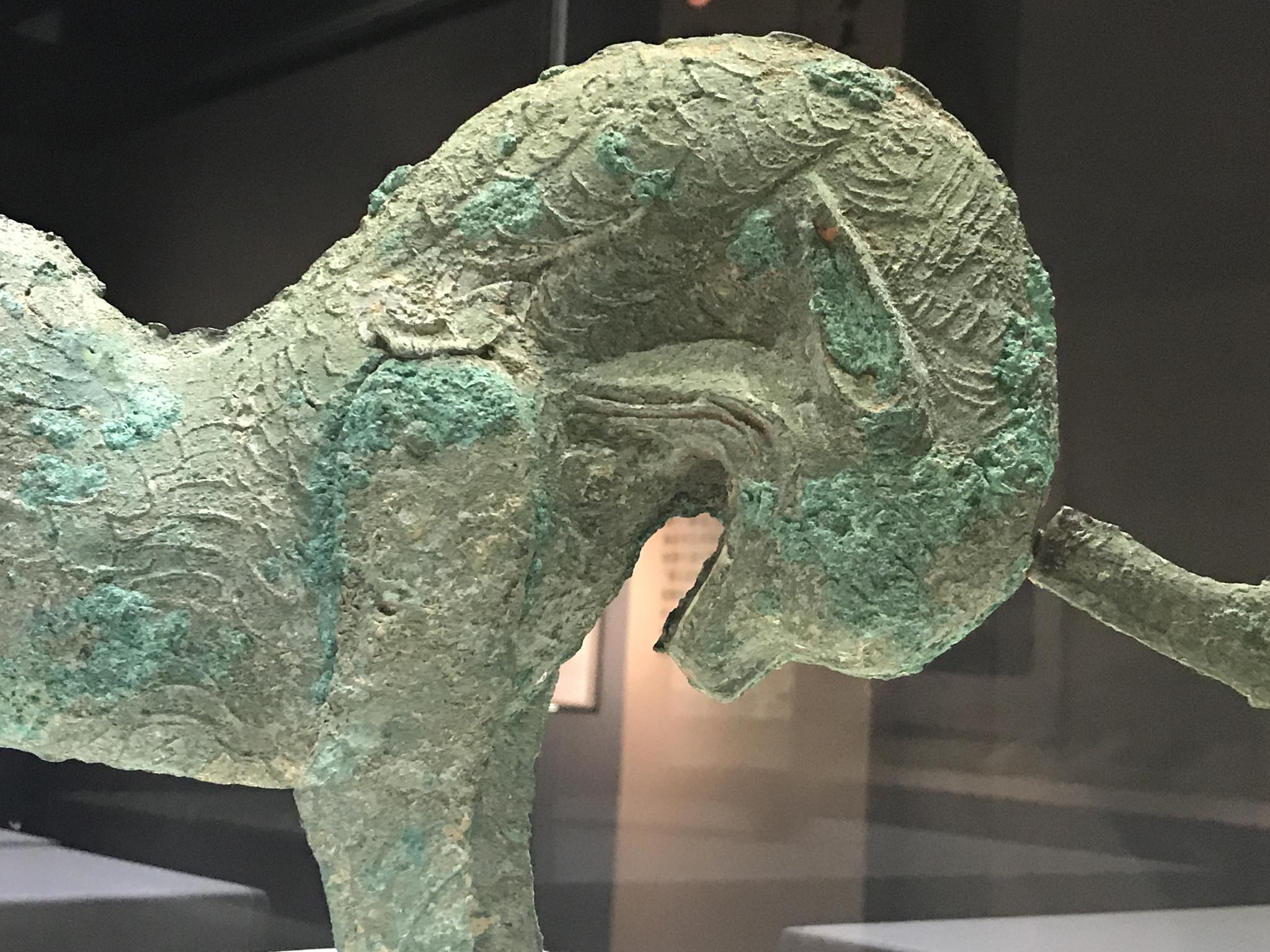 邂逅青铜独角兽手机拍了几张屁股的特写东汉晚期通高24