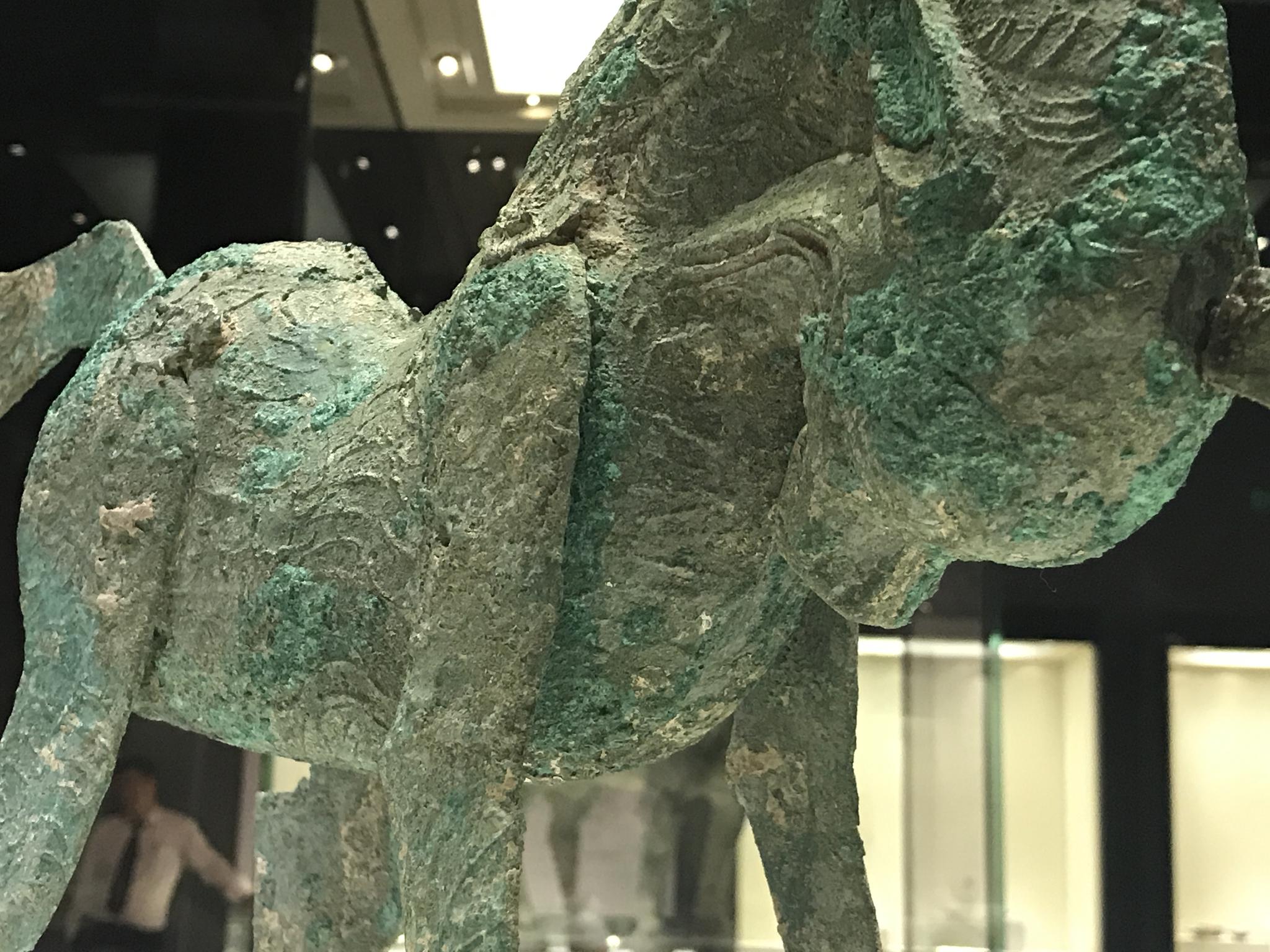 邂逅青铜独角兽手机拍了几张屁股的特写东汉晚期通高24