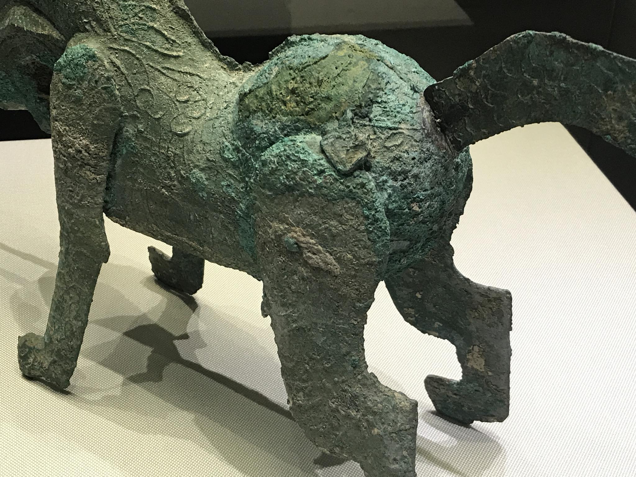 邂逅青铜独角兽手机拍了几张屁股的特写东汉晚期通高24