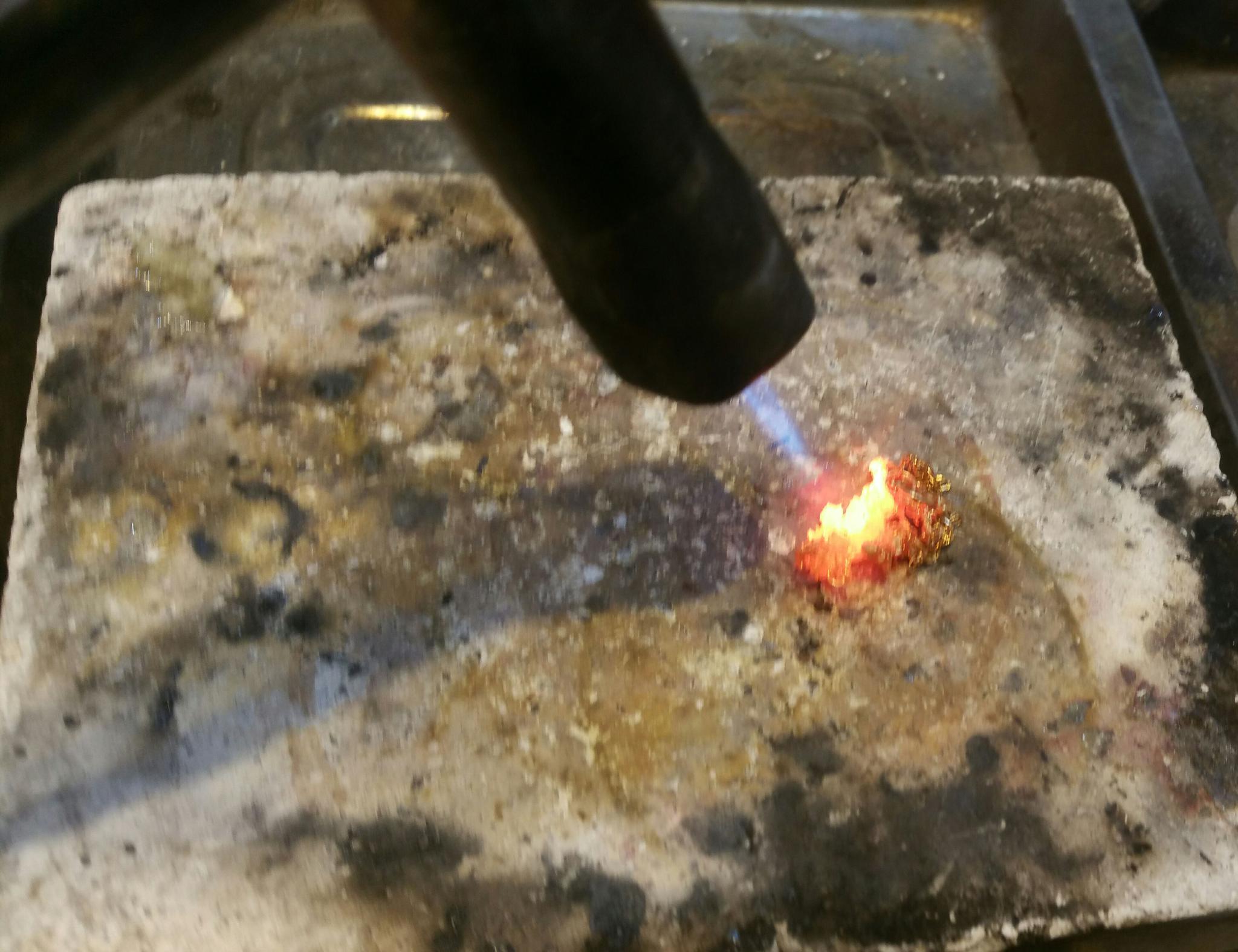 烧金子使用的耐火砖有没有猫腻耐火砖偷黄金到底是真是假