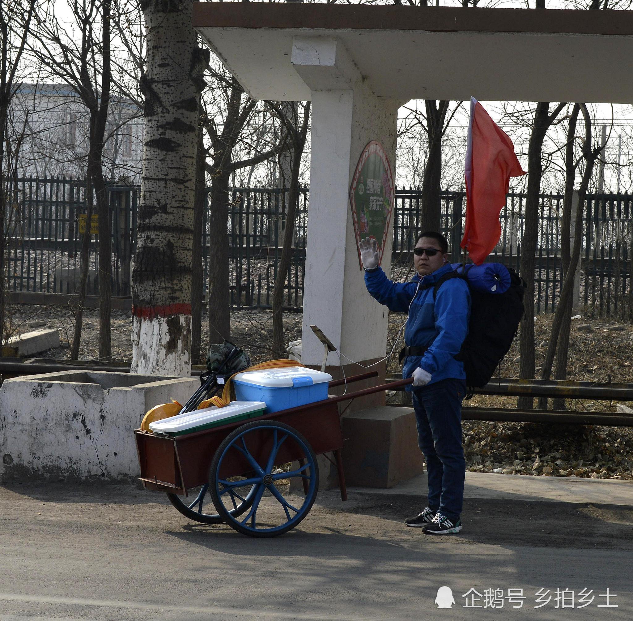 走一路播一路,石家庄小伙徒步推车去拉萨