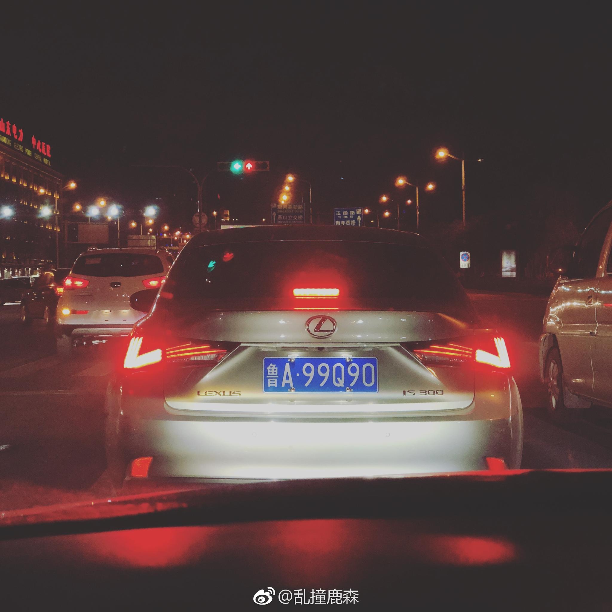 等红绿灯遇到一台新款is300,鉴于济南雷克萨斯is的保有量-新浪汽车