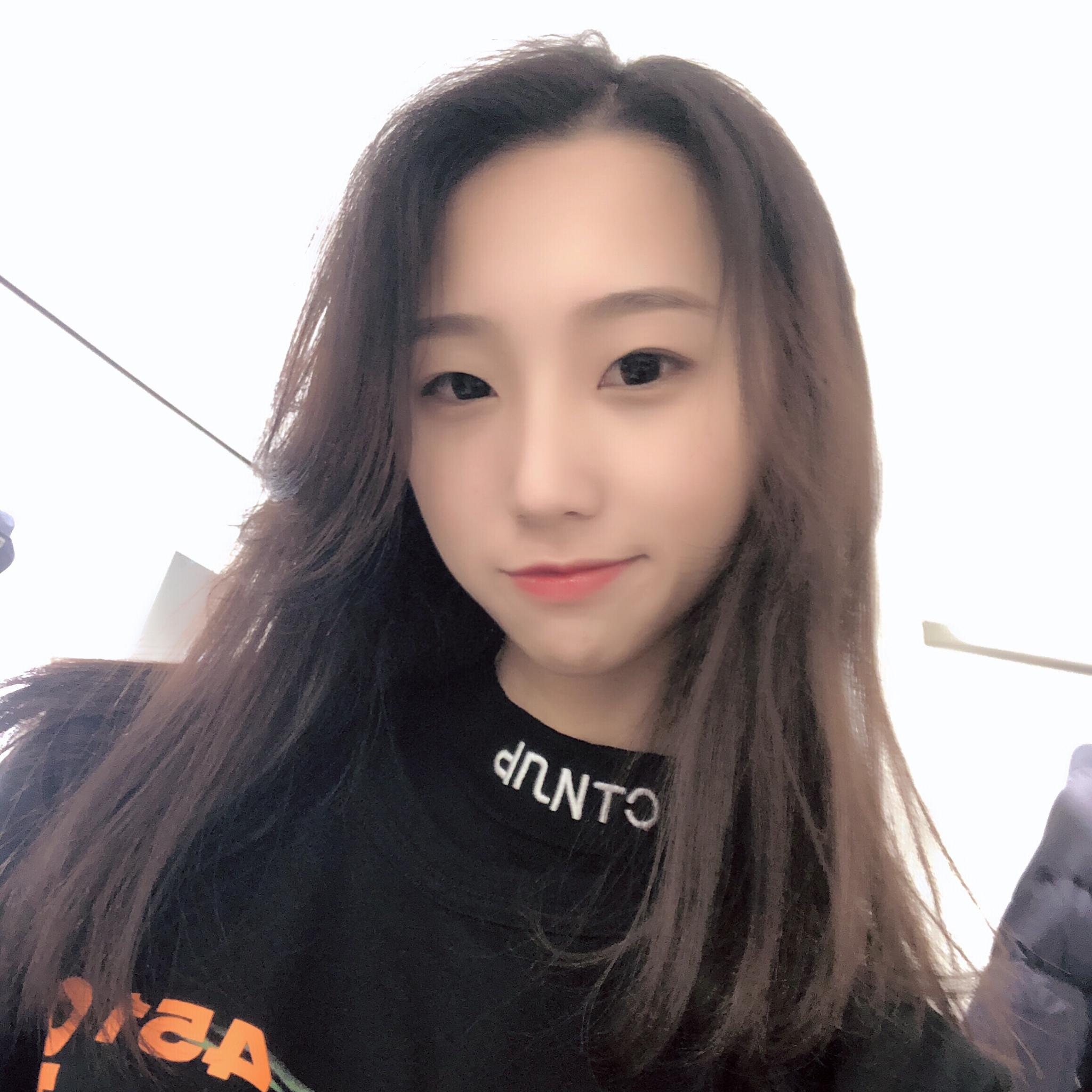 校花美女付馨慧48kg179吉林省实验中学18级艺考生学服装设计和