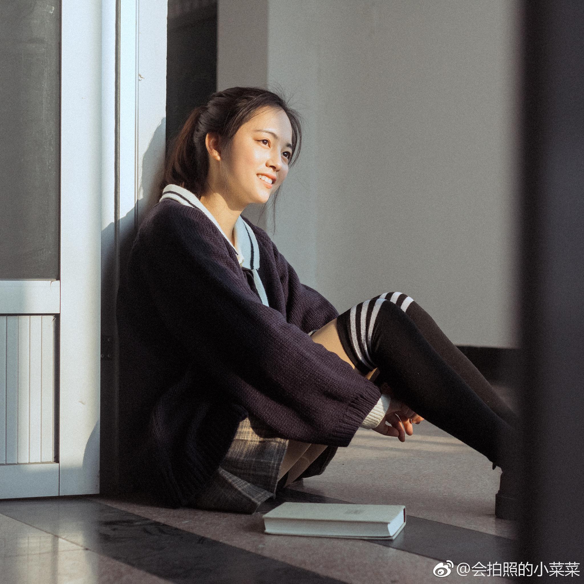 的心思校园里 阳光下最想邂逅的不是别人而是你摄影:@会拍照的小菜菜