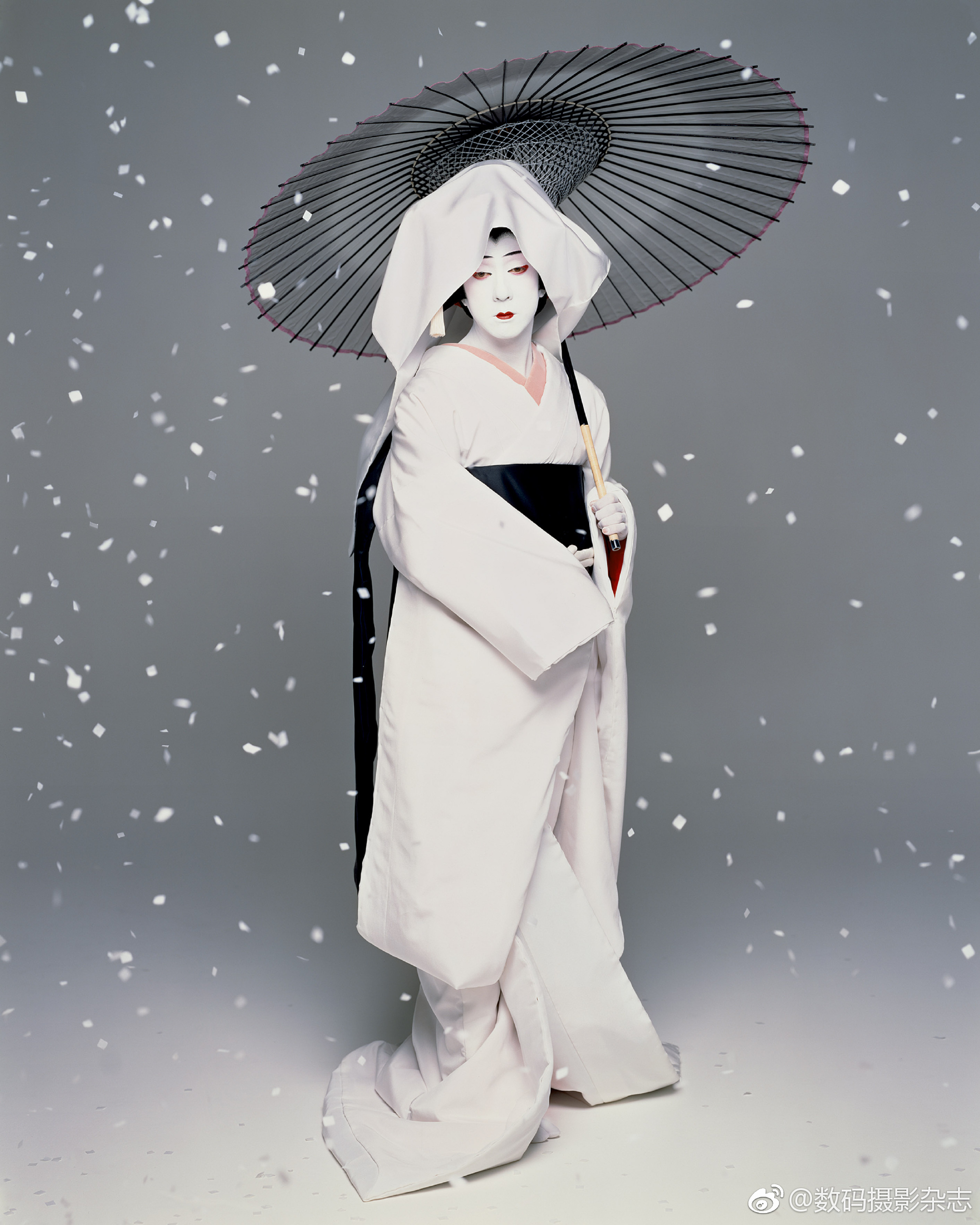 歌舞伎是日本传统艺能,以华美新颖女扮男装的形式表演舞蹈|牡丹亭|晴