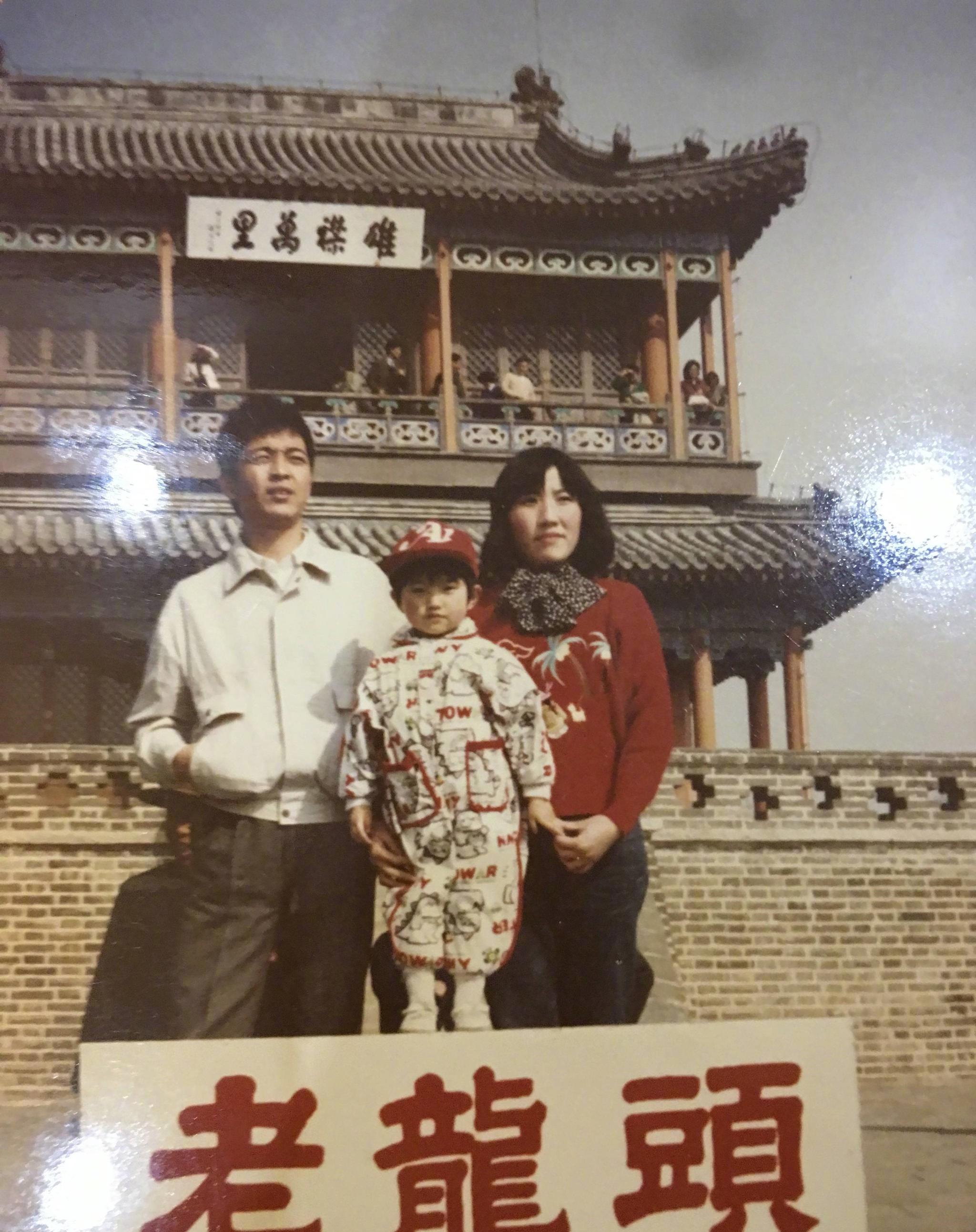 景甜晒全家福女神母亲抢镜网友张继科妈妈也不差