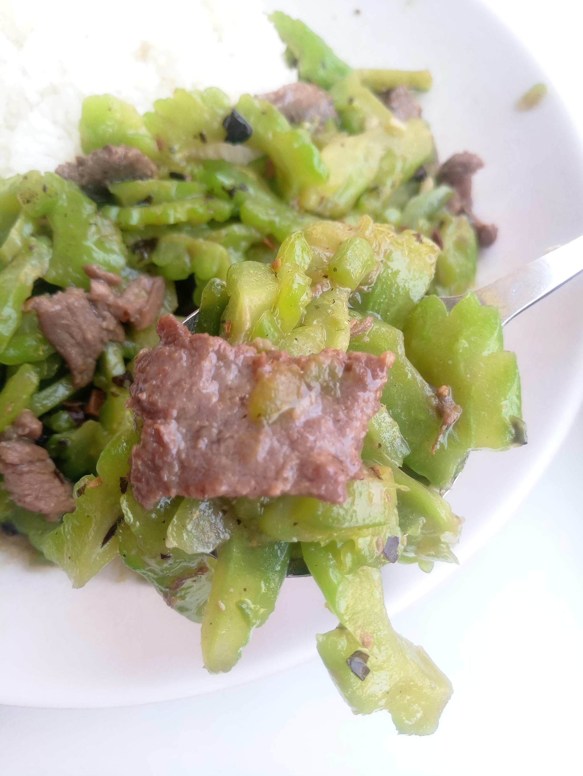 凉瓜牛肉碟头饭14元,好味,饭后果是沙糖桔,心满意