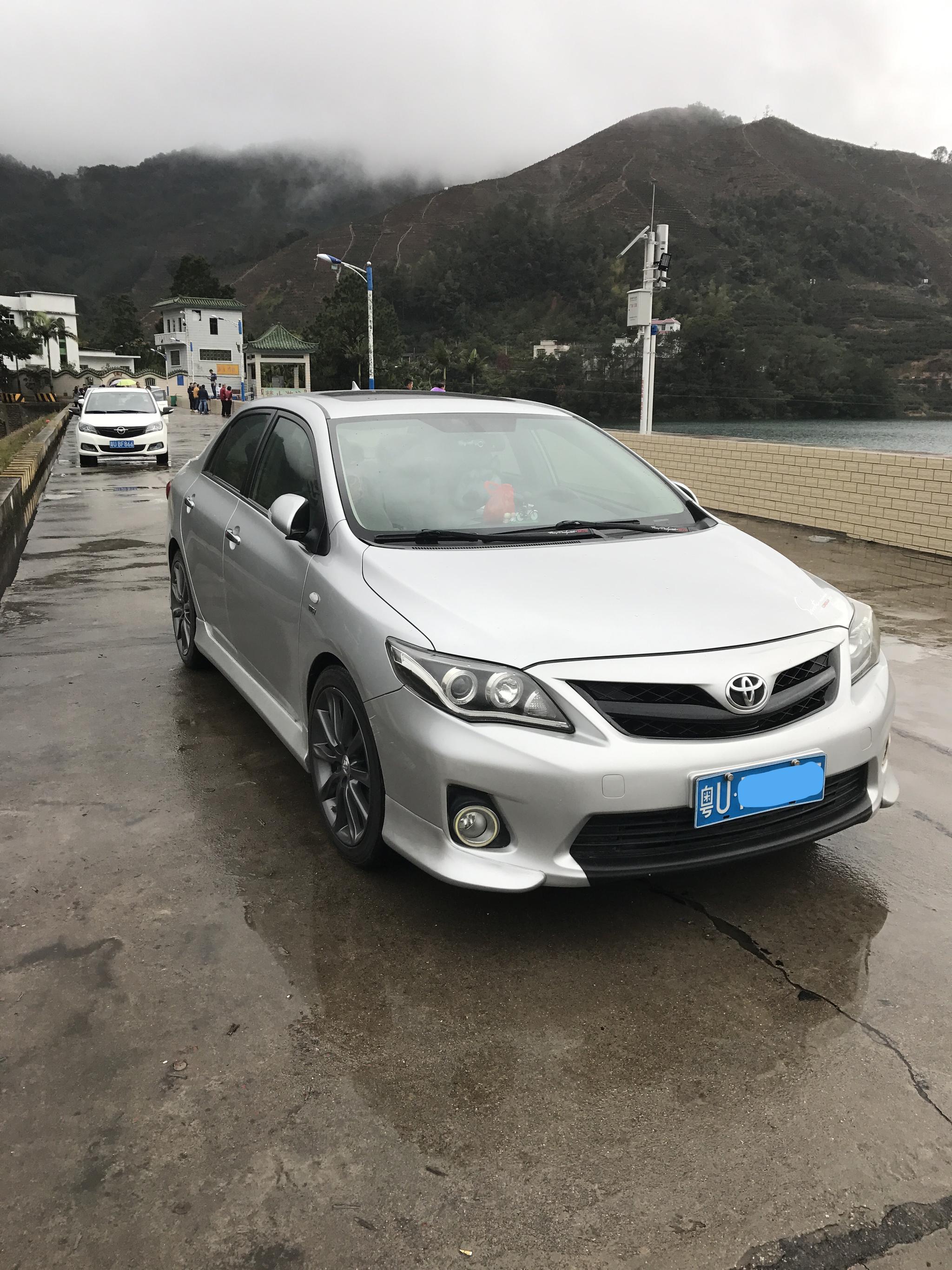 来自潮卡社的两台十代卡罗拉