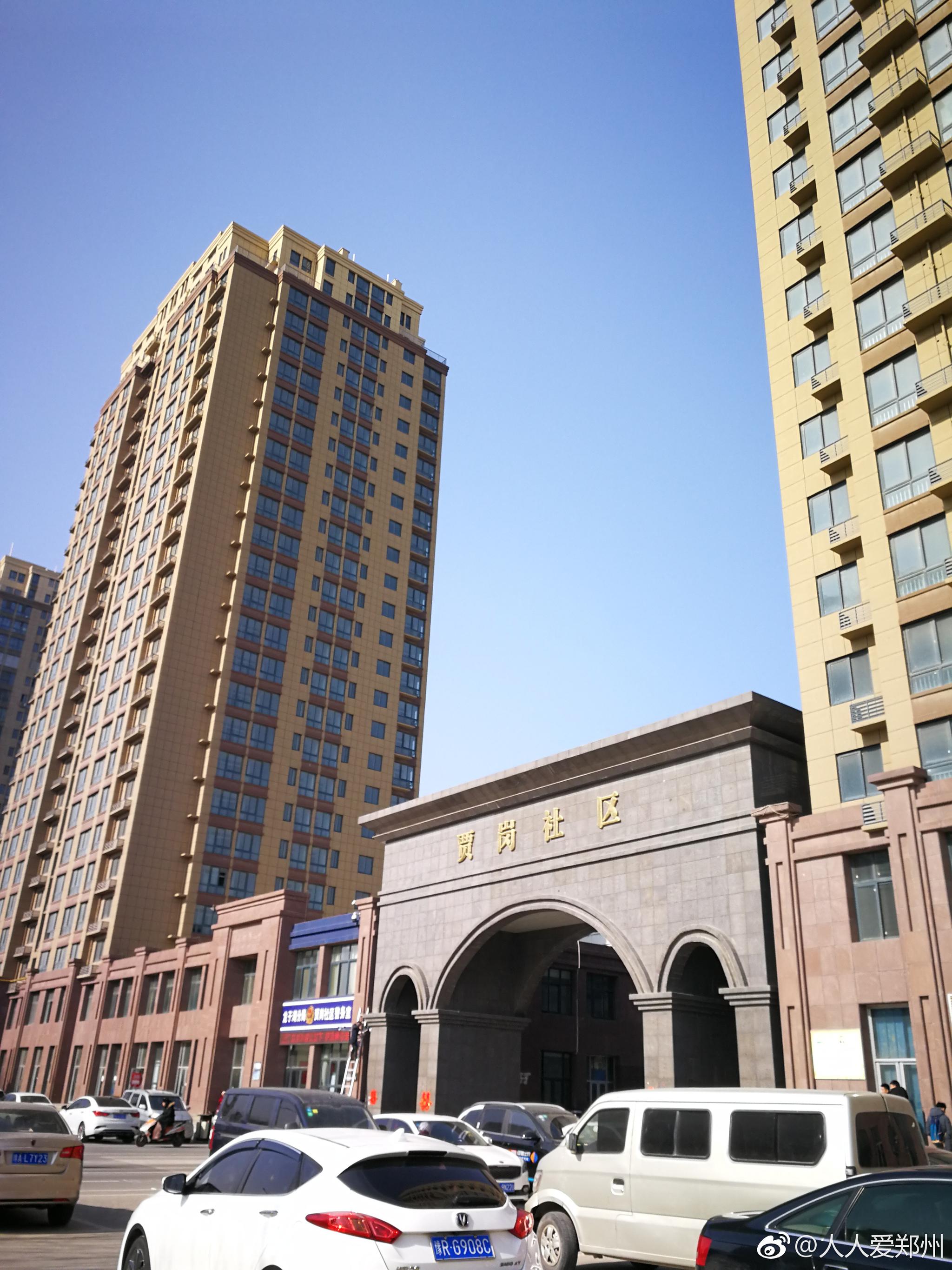 郑州一小区过马路每天穿过车水马龙[衰]