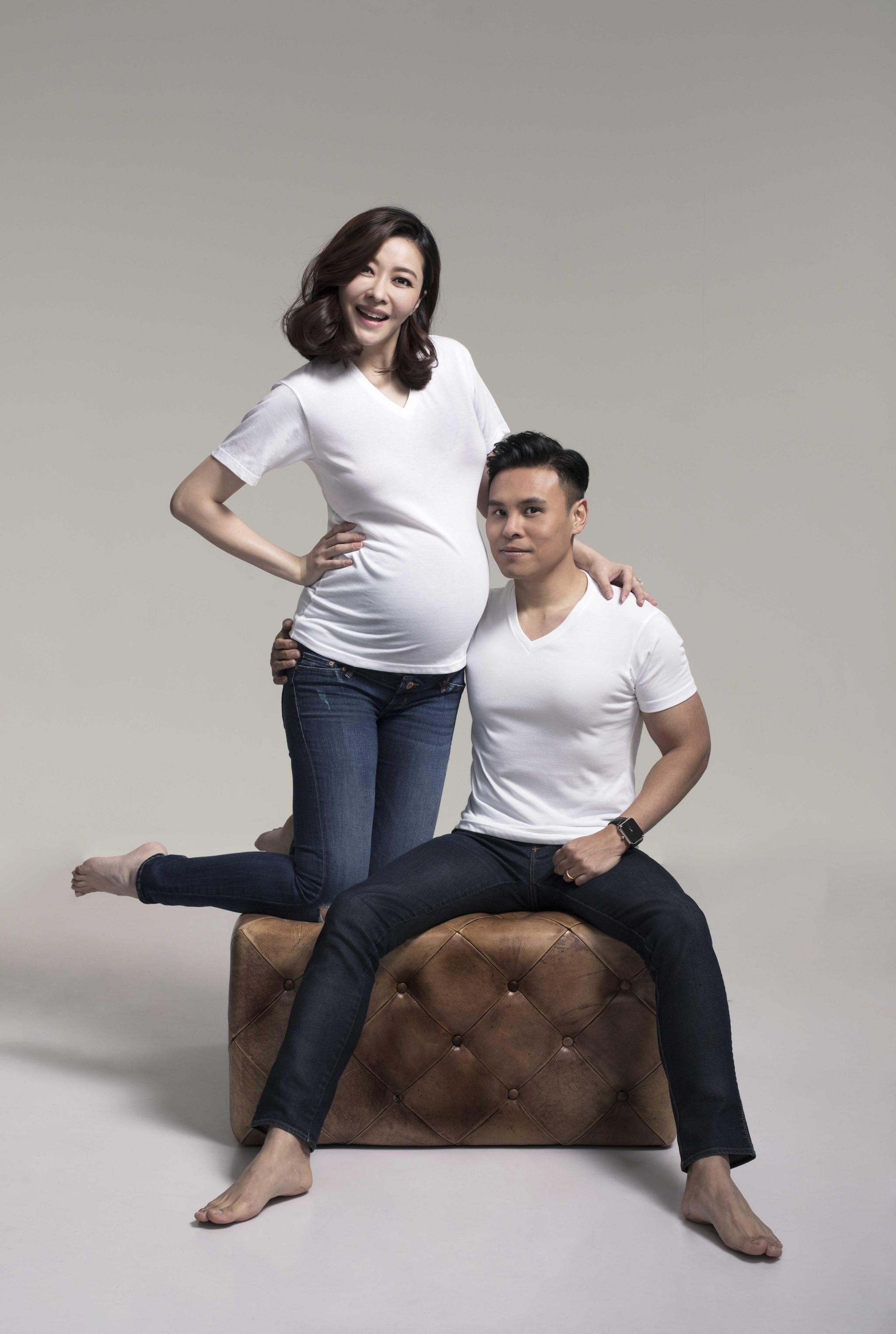 熊黛林搂老公拍怀孕写真 四肢纤细上围丰满,不知郭富城有何感想