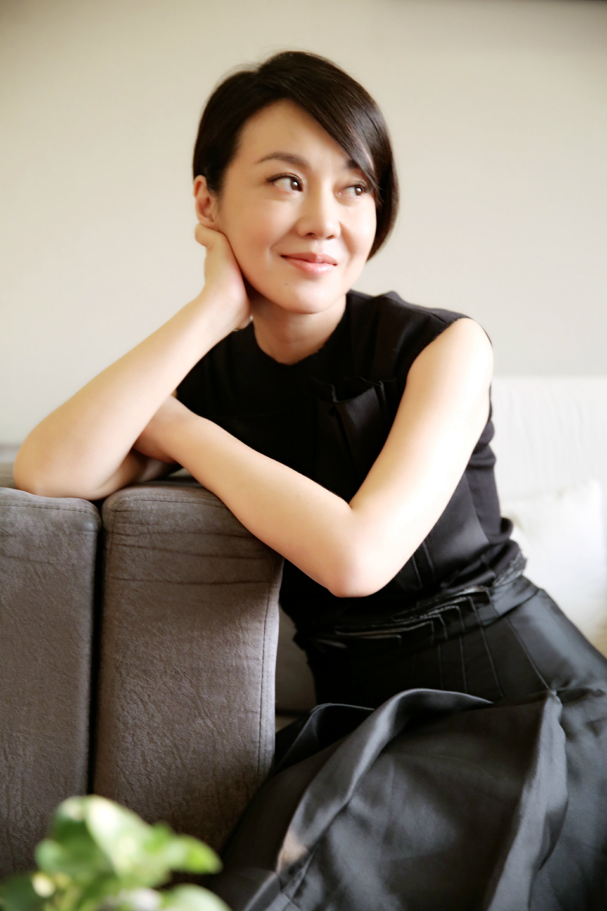 闫妮在离婚后被爆与小九岁的80后演员王玮相恋,对此恋情传闻闫妮一直
