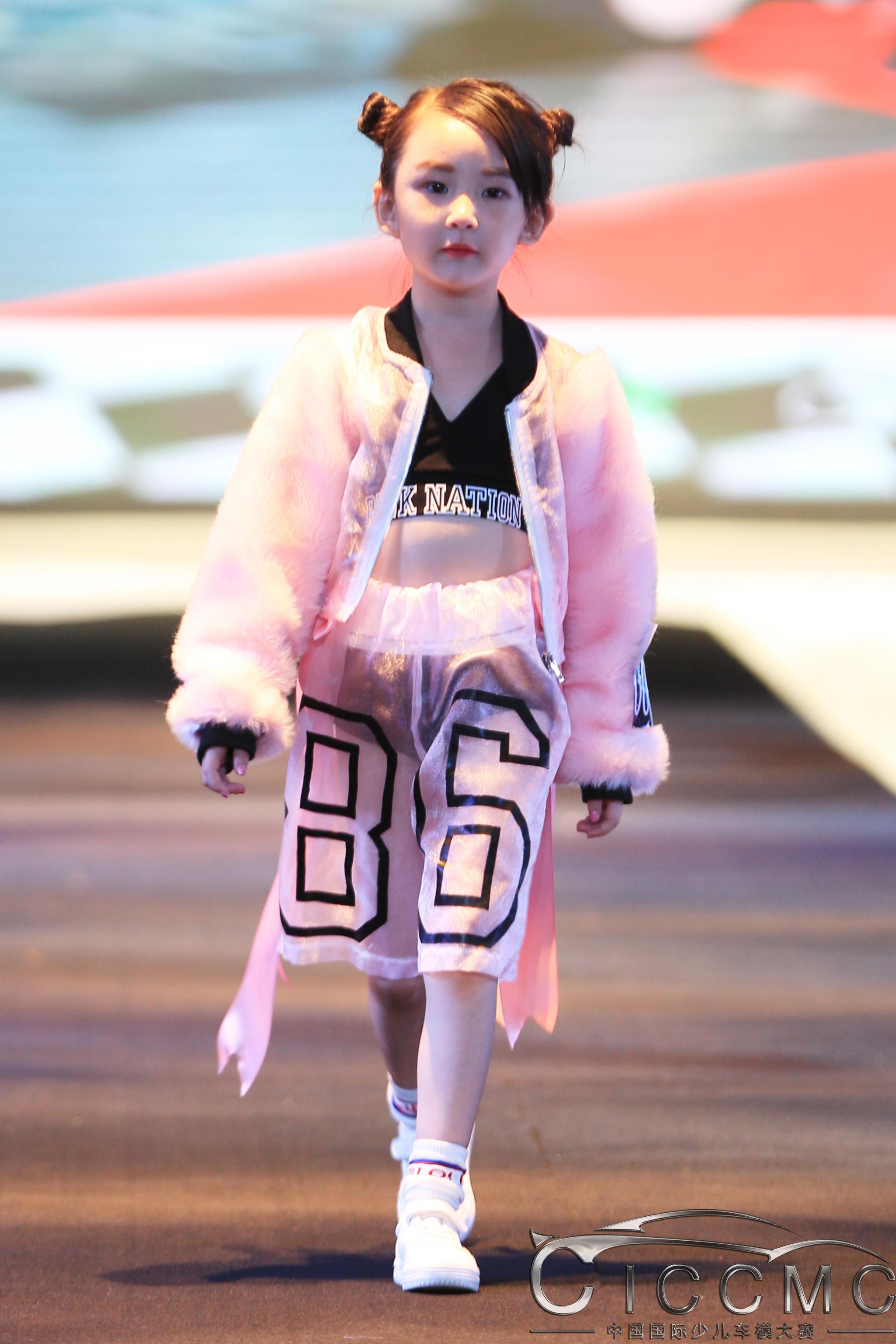 t台走秀一个比一个牛,明星都佩服|走秀|内蒙古|模特_新浪新闻