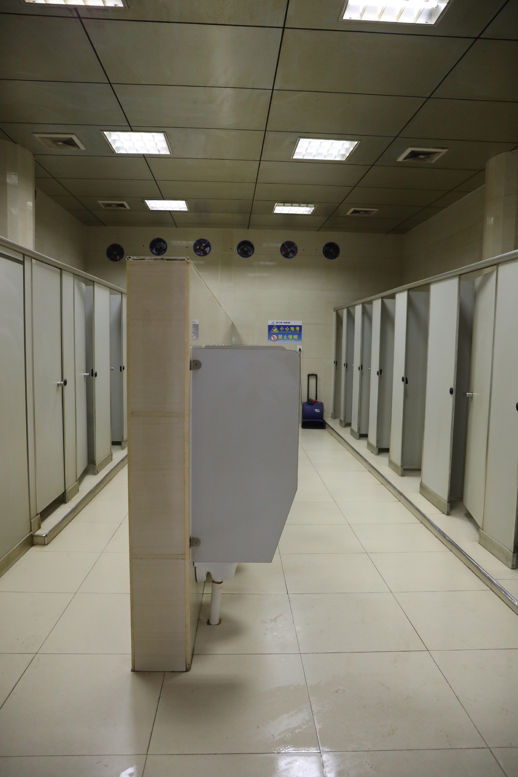 湛江火车站"厕所革命" 擦亮港城文明窗口