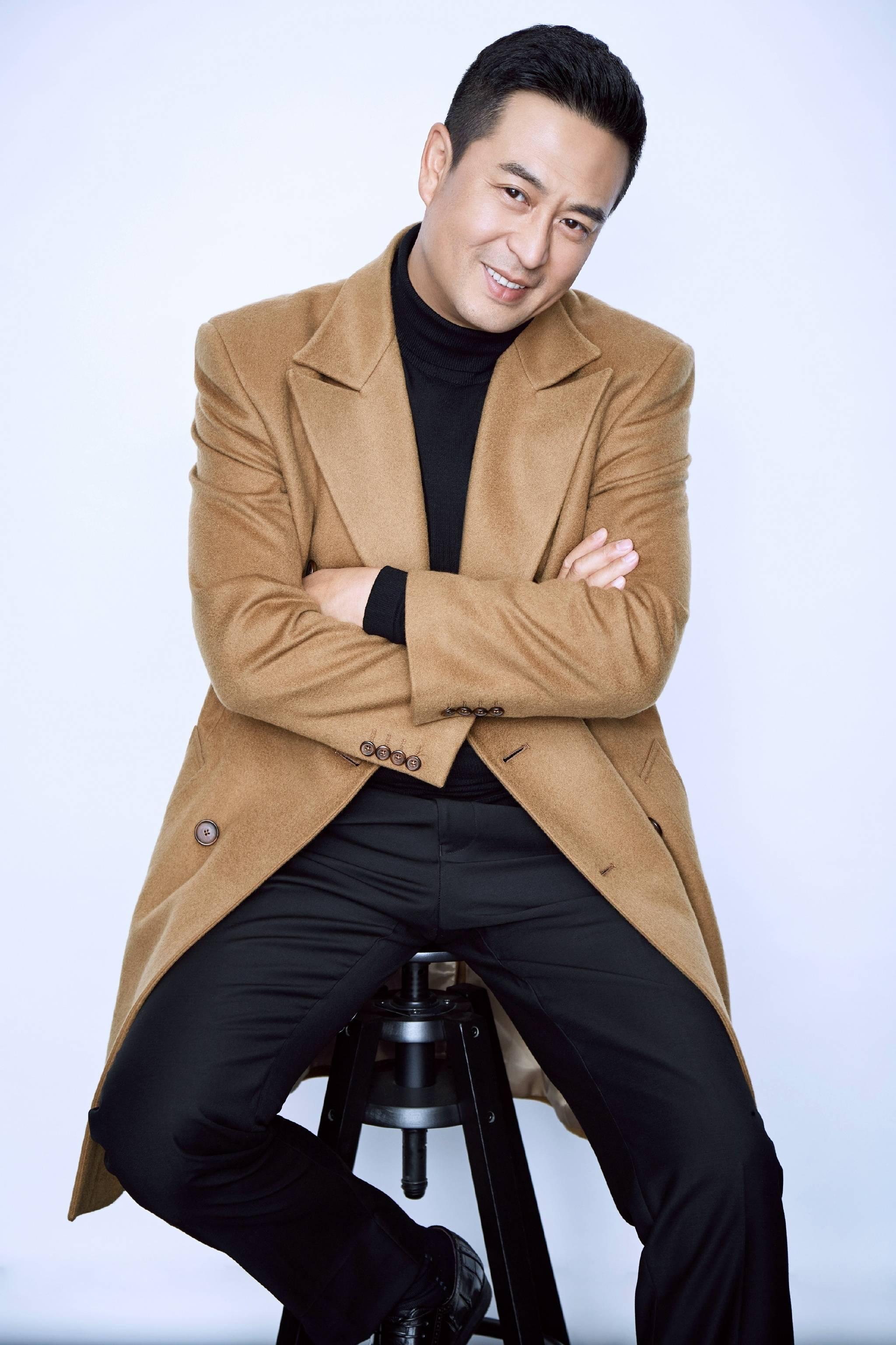 李小冉表白张嘉译称:不过瘾,抱着帅大叔表示亚历山大