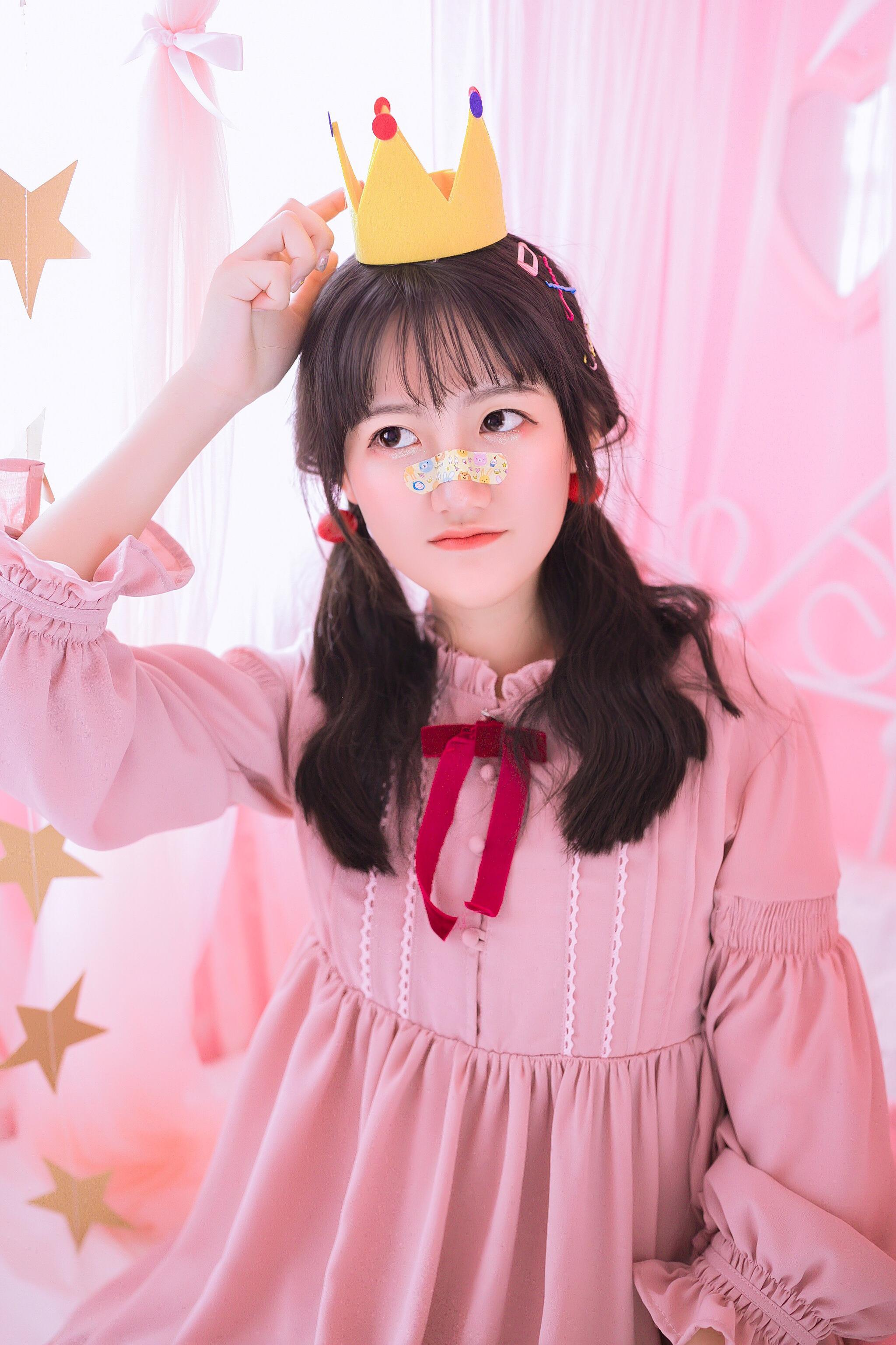 校花美女赵蕴洁16岁身高175体重50