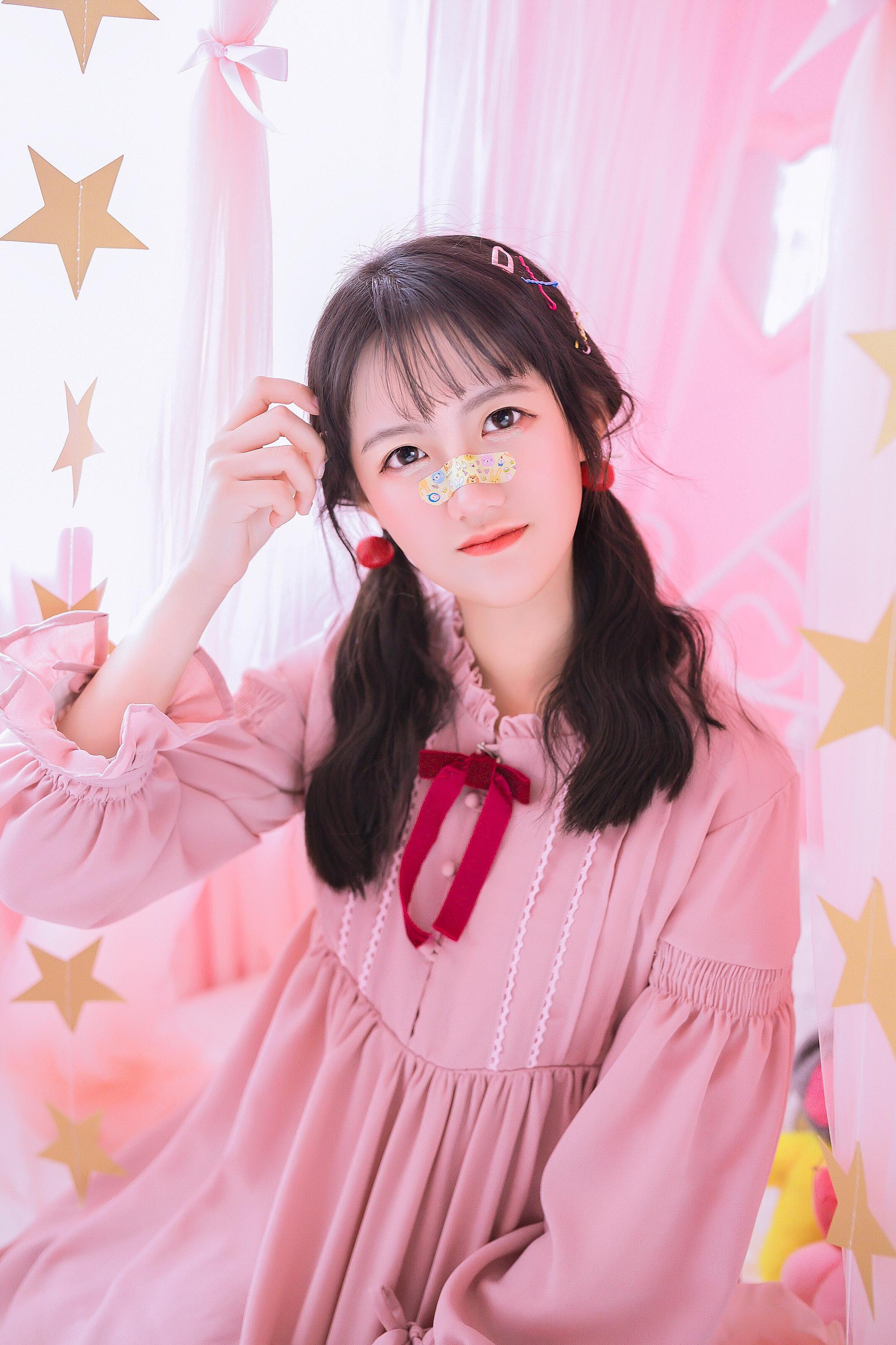 校花美女赵蕴洁16岁身高175体重50