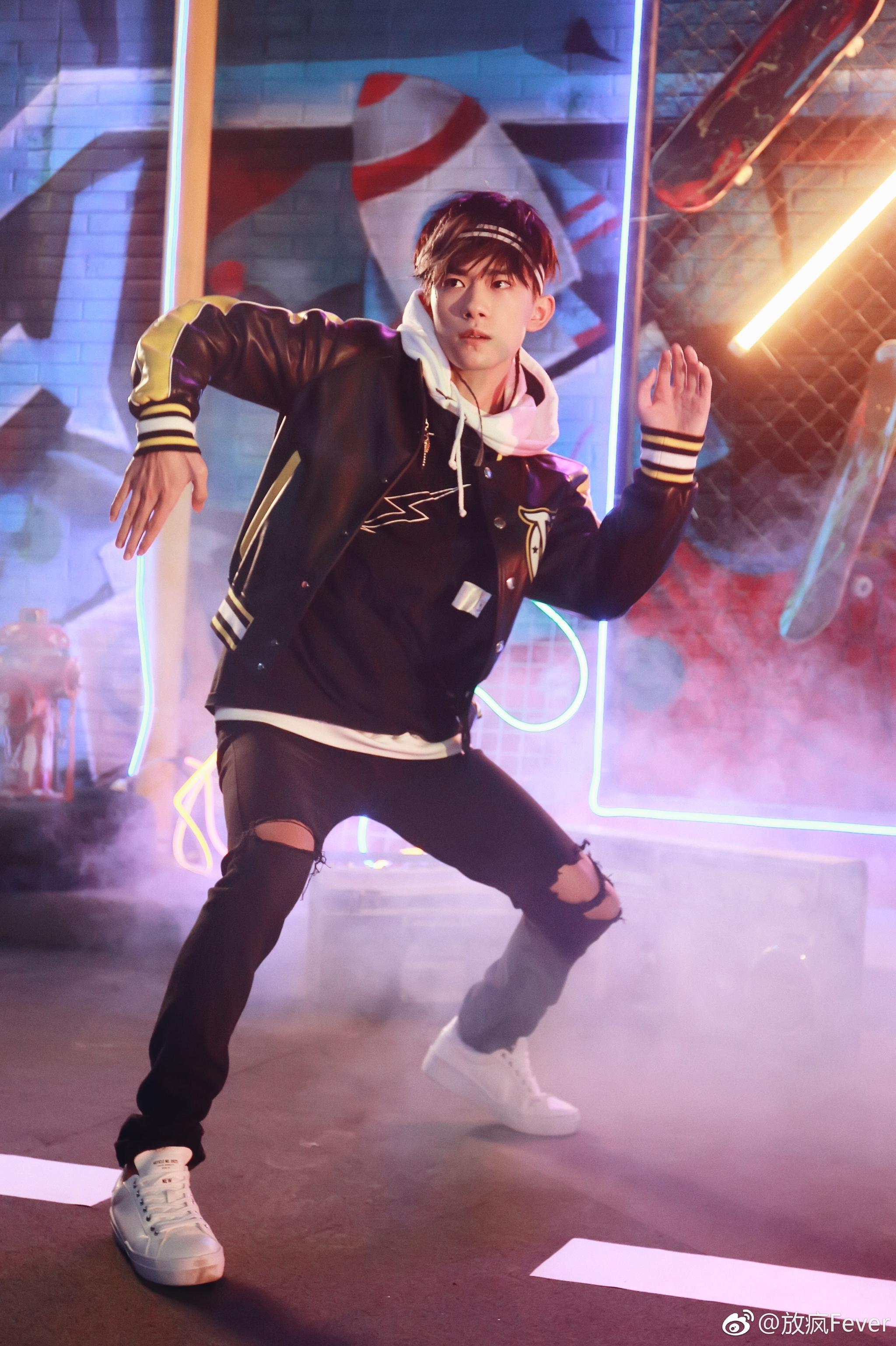 就是街舞》第一期 发带造型惊喜亮相