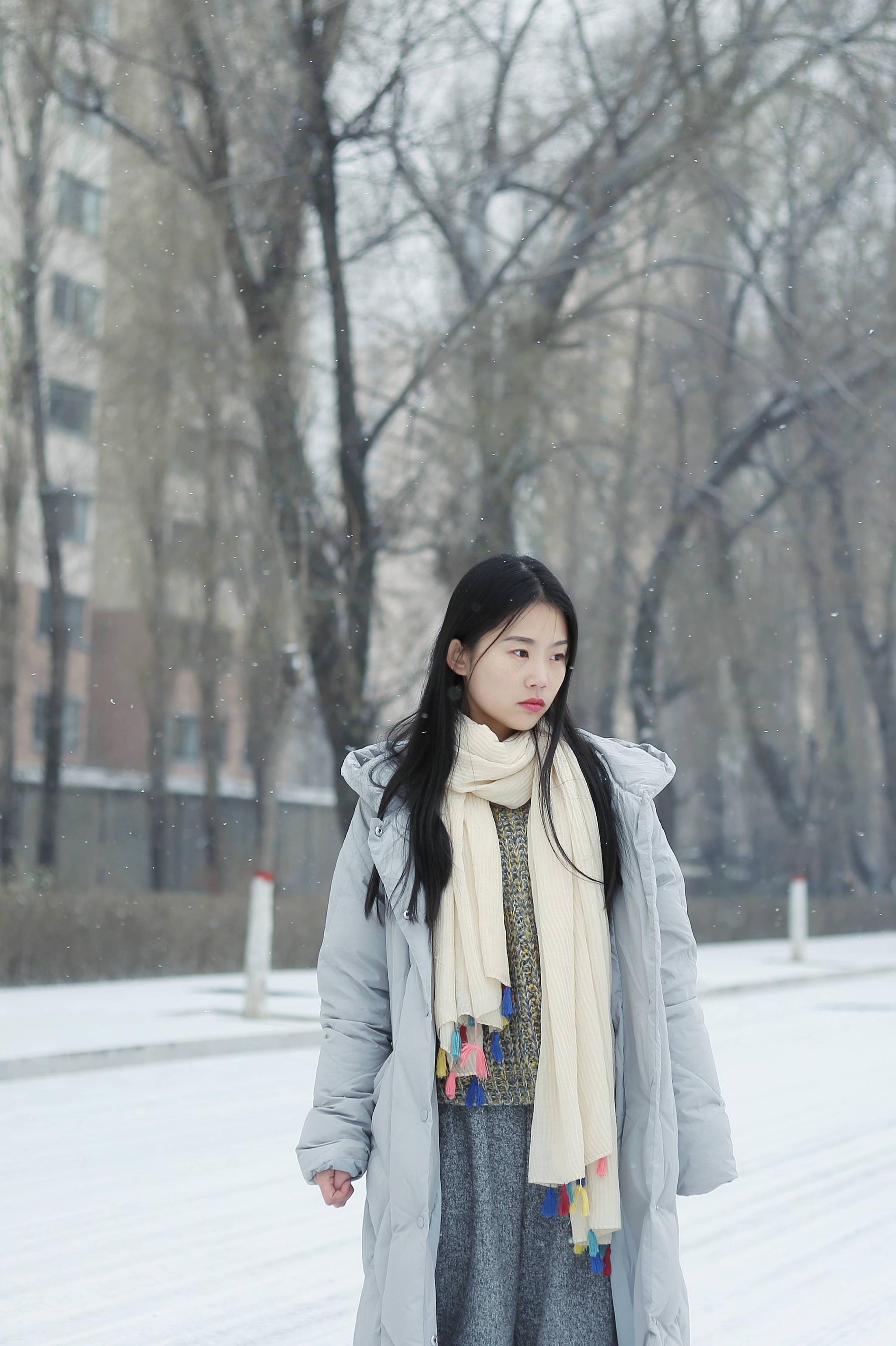 小姐姐在下雪天