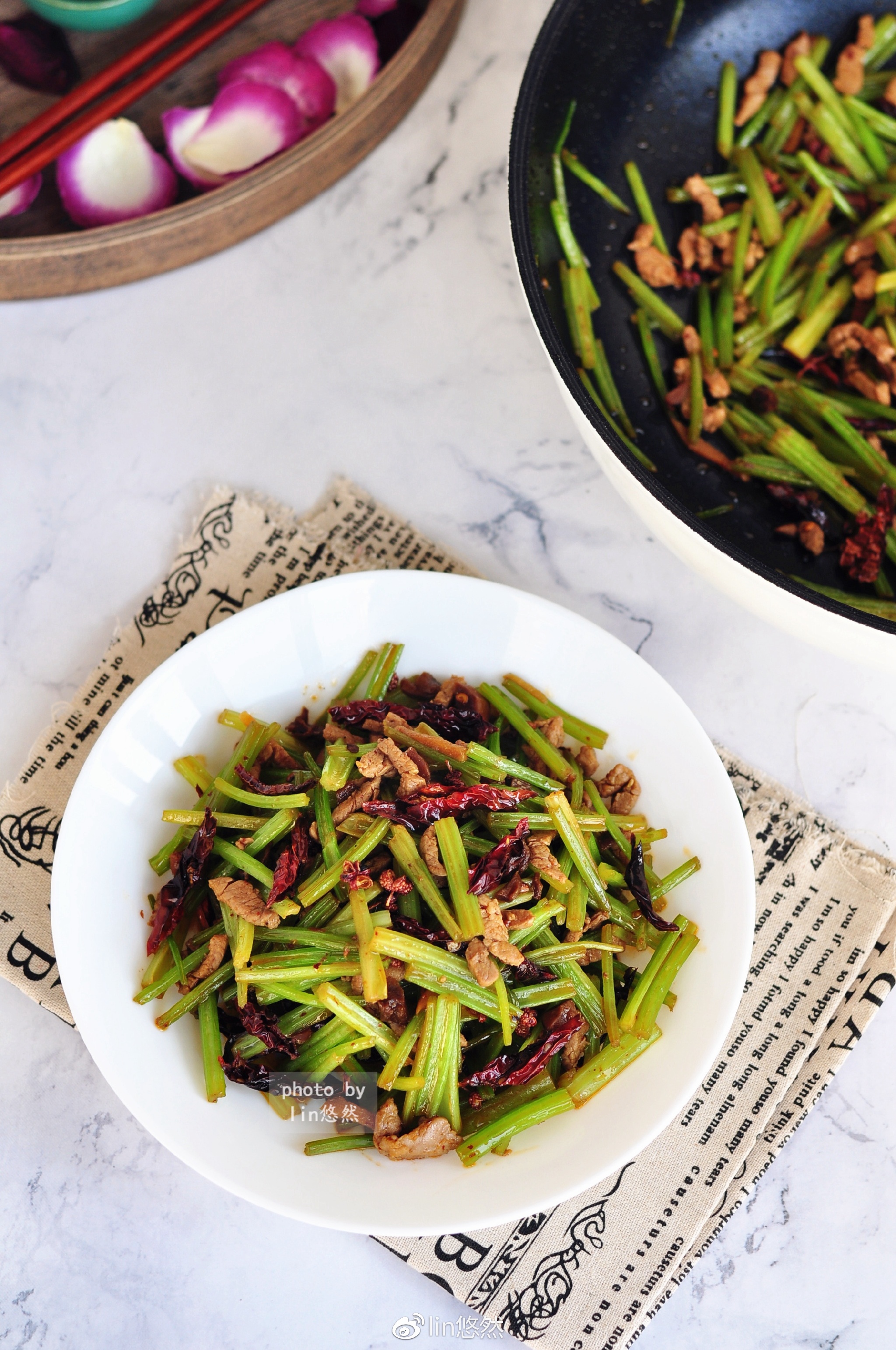 这样炒一盘麦芹,上桌竟抢着吃,好吃的秘诀就这么简单