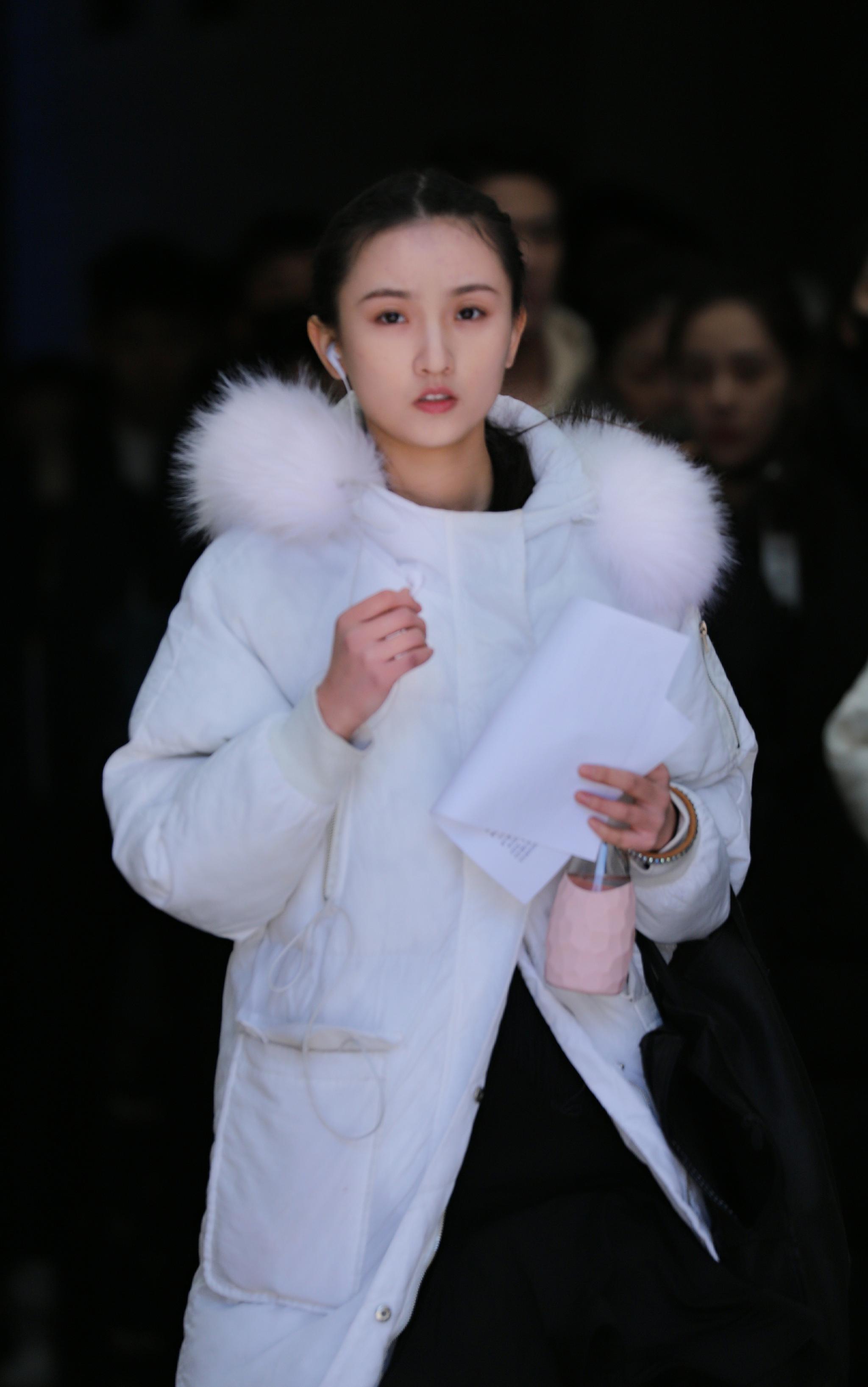 2018北电艺考现场年轻姑娘们自信满满颜值不输往届