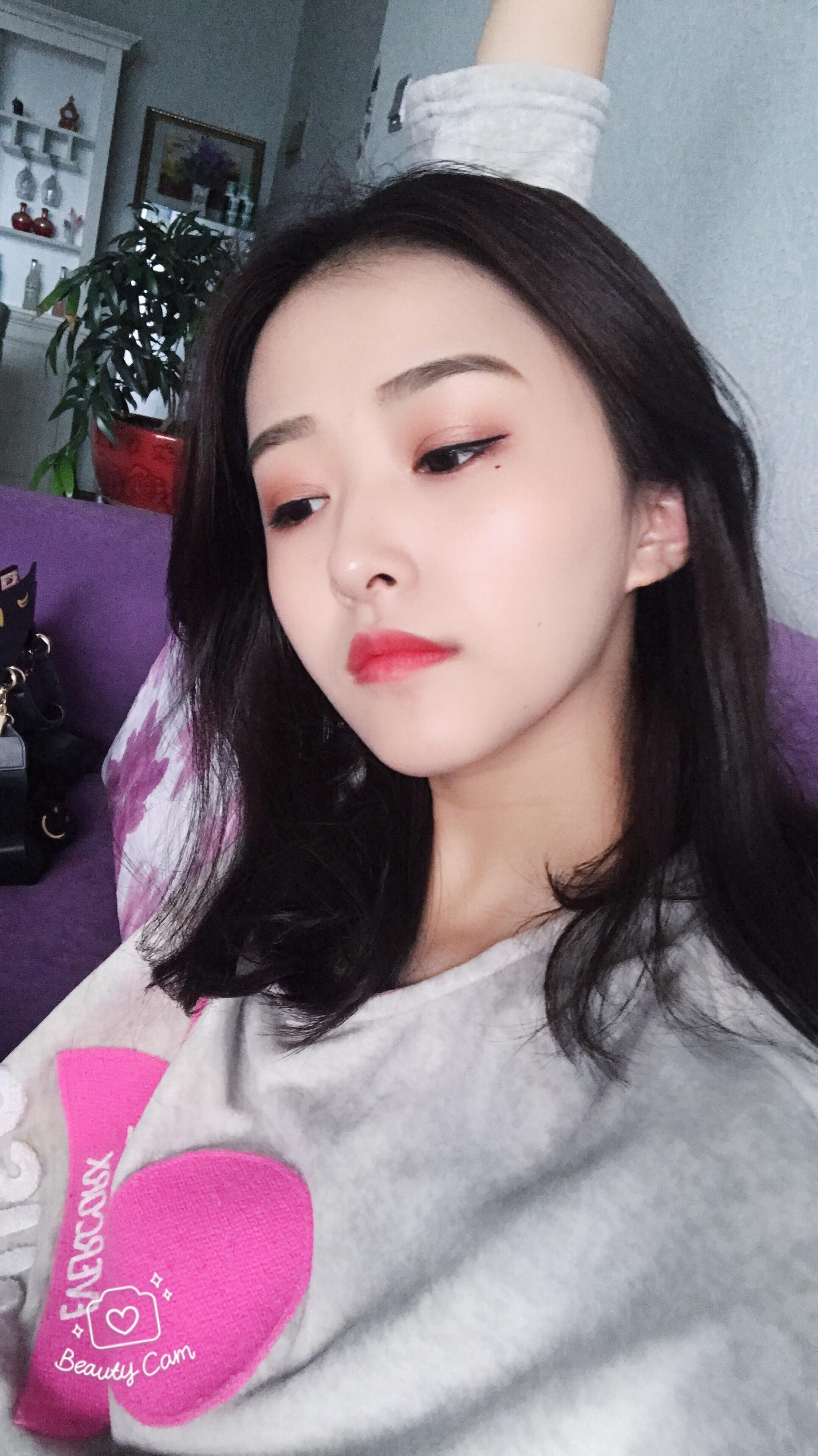 校花美女王楠天津师范大学表演系年龄19岁身高165体重45kg