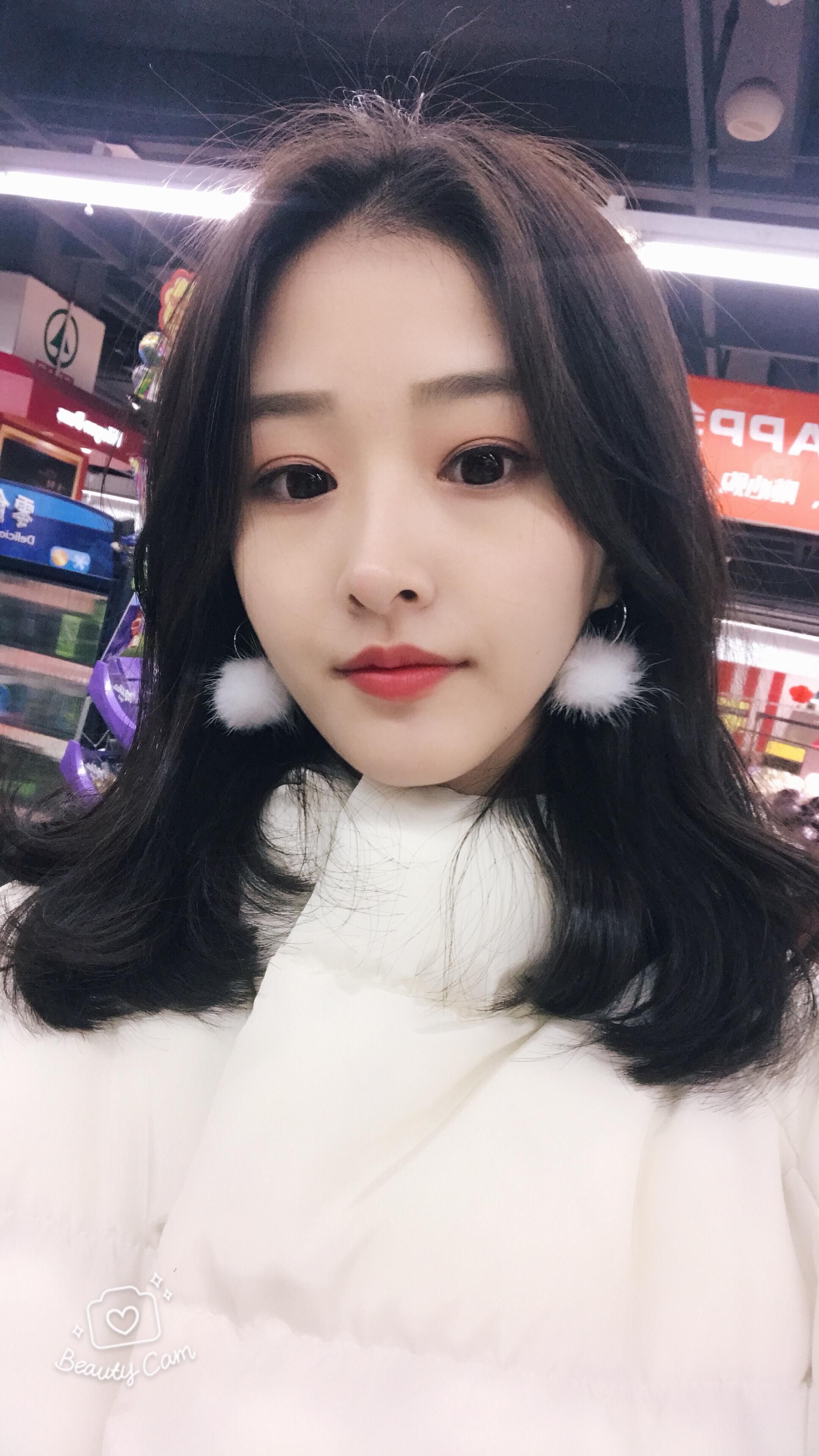 校花美女王楠天津师范大学表演系年龄19岁身高165体重45kg