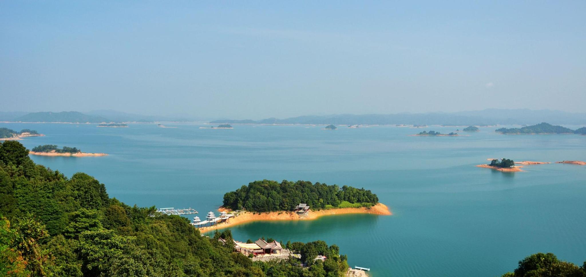 河源万绿湖是华南地区最大的人工湖堪称珠三角的后花园