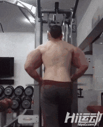 隐隐还有一点担心，害怕他用力过猛挤爆了肌肉...