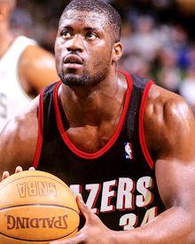 3分)的得分手——伊塞亚·莱德尔.