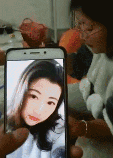搞笑内涵: 咱班12个同学, 现在还在的就只有咱俩了
