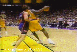 gif现在问题来了居然卡特扣篮那么厉害,他能隔扣奥尼尔吗?