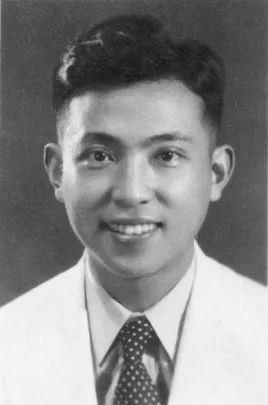 昆明东南三公里外的航空第一大队机要秘书室里,许渊冲正在绞尽脑汁