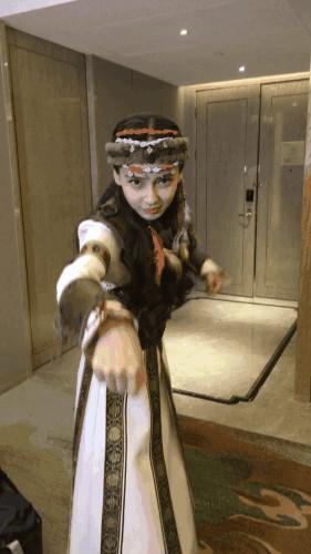 baby抖音发魔性跳舞视频,随性扭起屁股,这是老