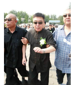 65岁师胜杰满头白发面容憔悴,疑患严重肝病,郭德纲却意外被黑