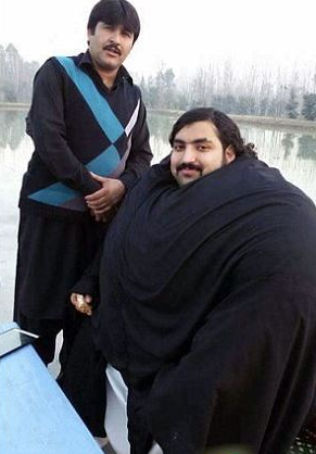 男子为成大力士,每天进食1万卡路里