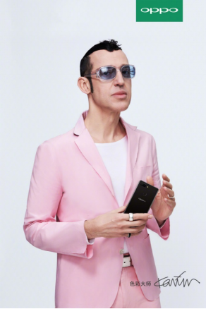 显示,此次r15及r15梦镜版的手机配色竟全部由有着"色彩大师"之称的