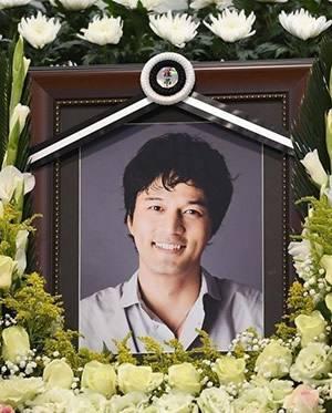 《人鱼小姐》16年了,她变脸过气,她恋爱11年被甩,可惜他去世了