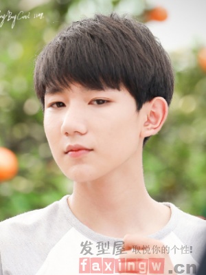 王源的齐刘海短发俊秀少年style凸显