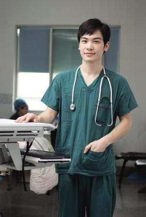 嫁给男护理白天对我很温柔 但一到晚上就变了一个人