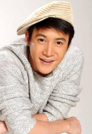 5岁开始演戏,18岁以第一名考上北电,大学恋爱24岁大红大紫