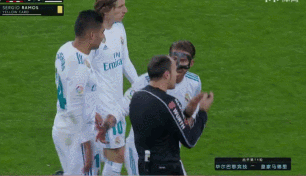 拉莫斯刚复出又拿红牌c罗拒绝跟裁判握手皇马客场被逼平