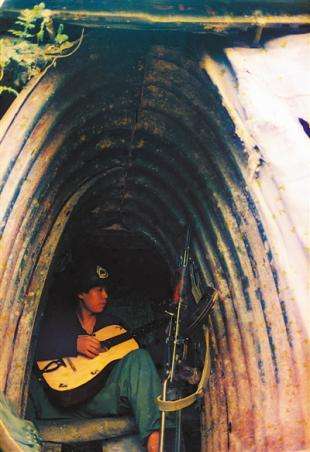 对越反击战坚守猫耳洞的英雄们以苦为乐67